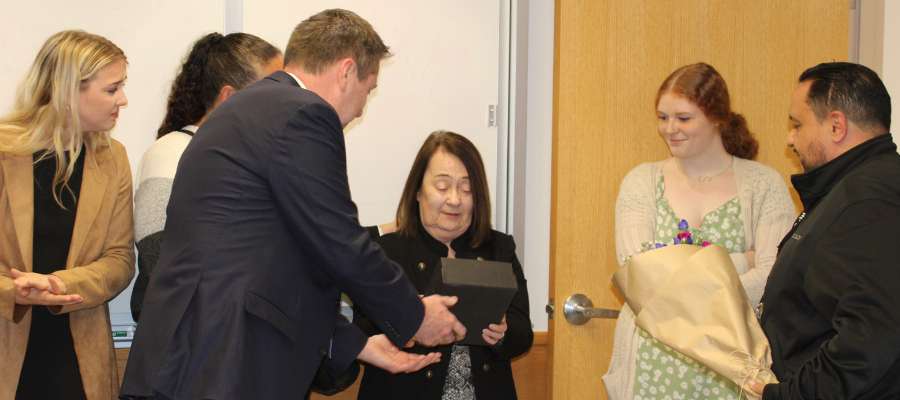Nancy Witty receiving plaque from lung center team