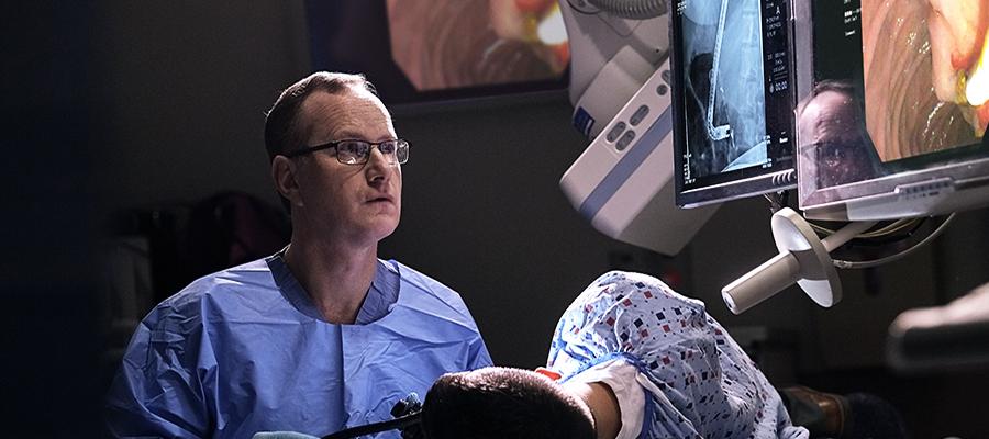 Specialist performs therapeutic endoscopy