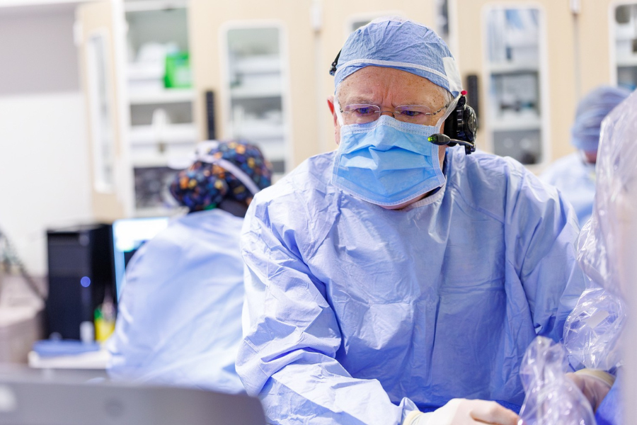 Dr. O’Murchu performs a Trans-catheter Aortic Valve (TAVR) procedure on a patient. 