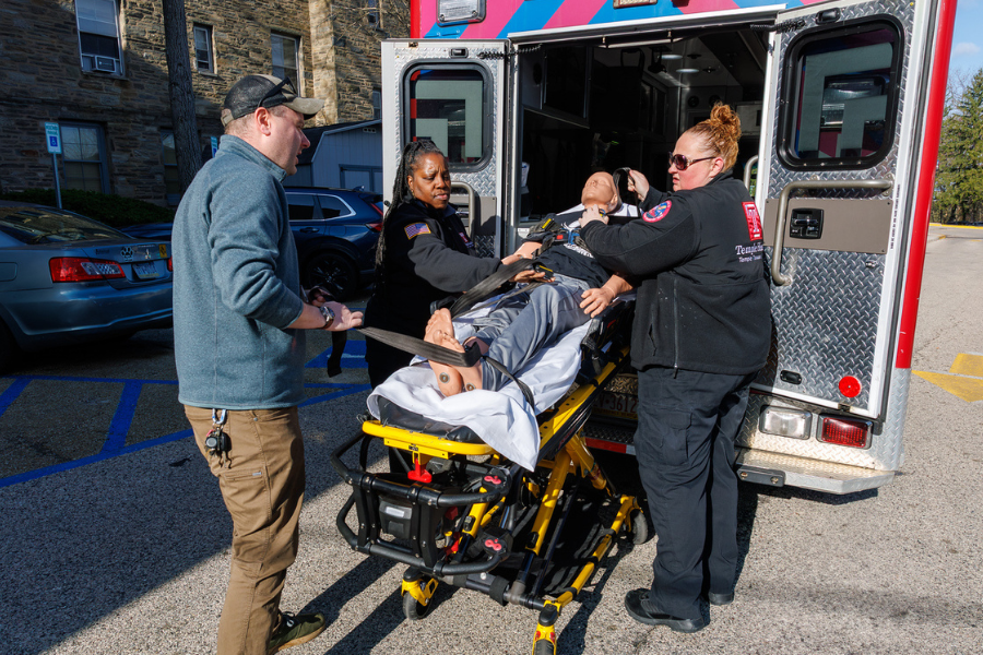 The T3 team unloads the radiologically contaminated ‘patient’ from our ambulance.
