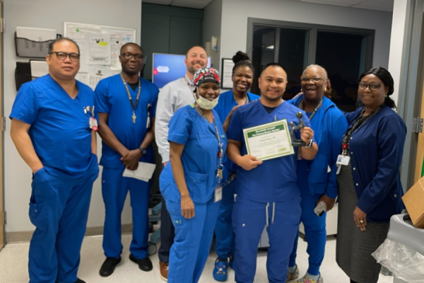 Lemi celebrates his DAISY Award with his colleagues.